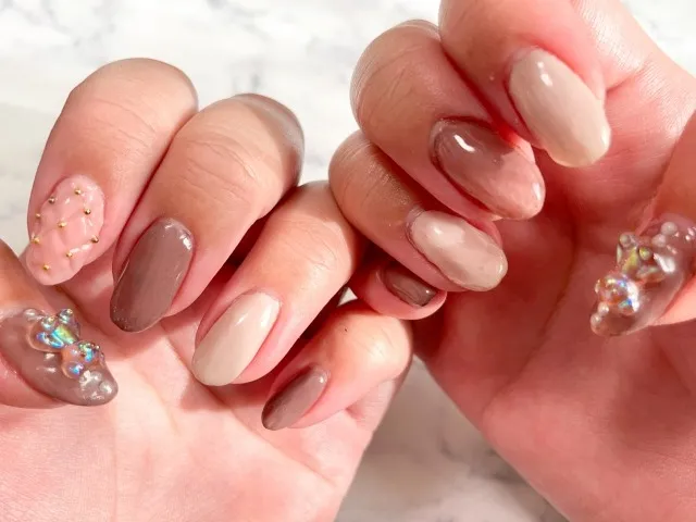 ヌーディーカラーネイルとは?シンプルから華やかデザインまで